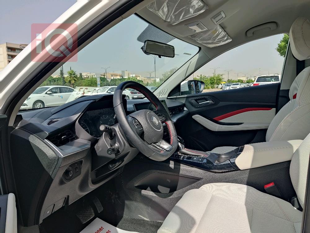 ئێم جی GT